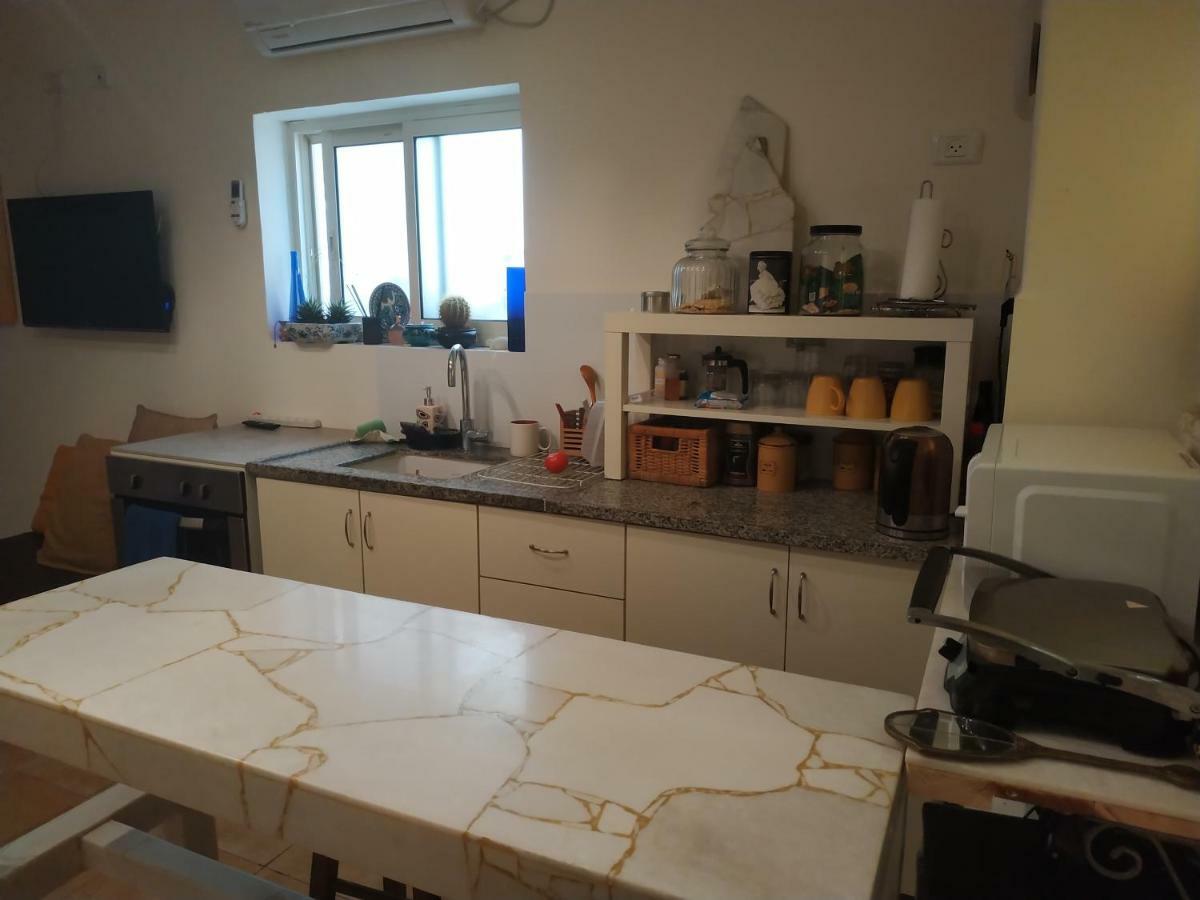 Studio Apt Great Location Heart Of Downtown District Appartement Haifa Buitenkant foto
