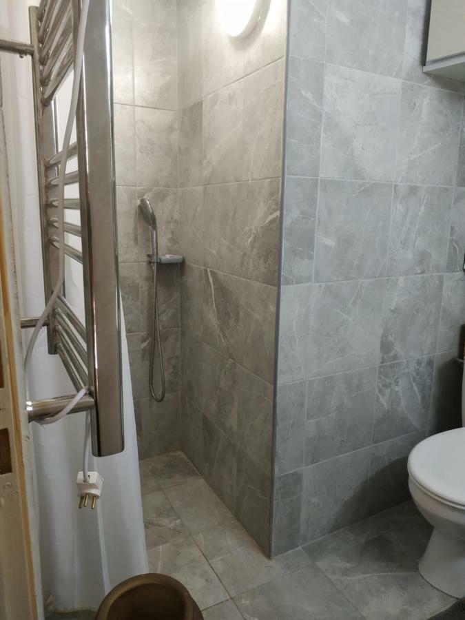 Studio Apt Great Location Heart Of Downtown District Appartement Haifa Buitenkant foto